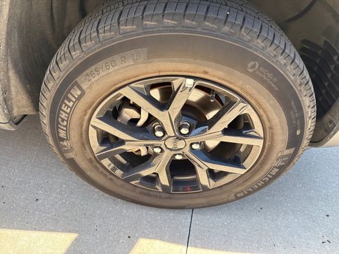 Used 2025 Jeep Grand Cherokee Altitude image 8