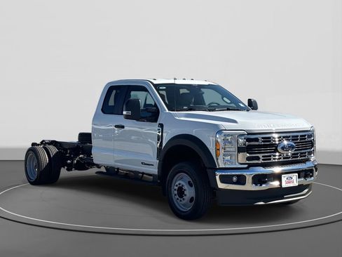 New 2026 Ford F450 XL w/ XL Chrome Package image 3