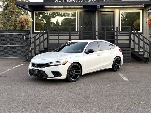 Used 2023 Honda Civic Sport image 2