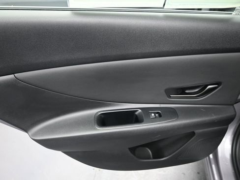 Certified 2025 Hyundai Elantra Sport image 27