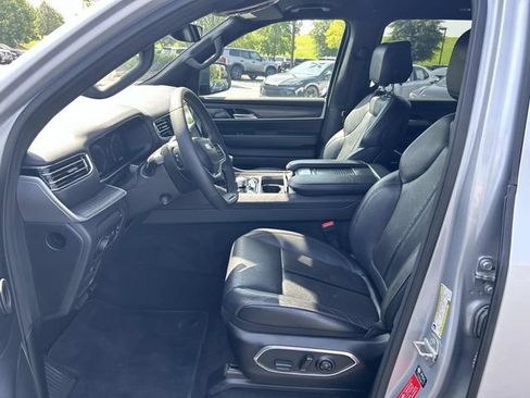 Used 2024 Jeep Wagoneer L Series II w/ Flexible Seating Group AWD/4WD image 22