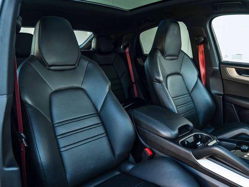 Used 2024 Porsche Cayenne S image 23