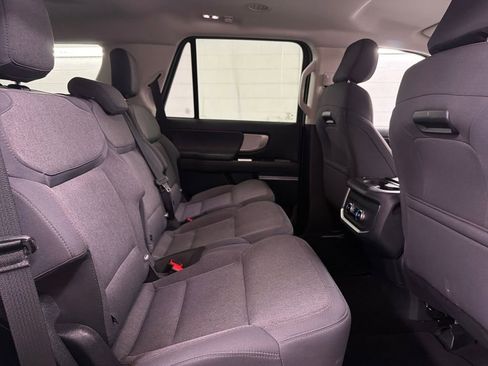 Used 2025 Ford Expedition Active image 32