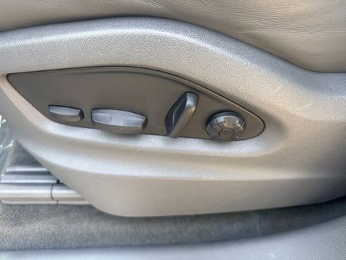 Used 2023 Porsche Cayenne Platinum Edition image 17