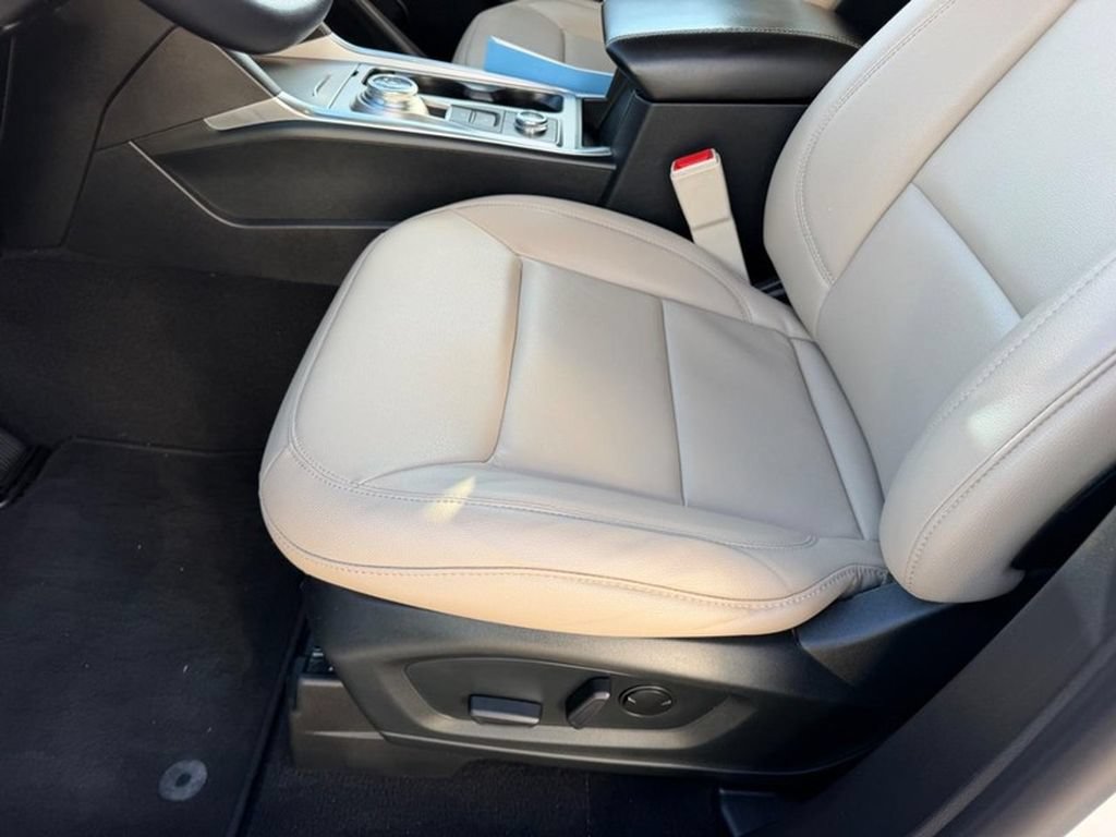 Used 2020 Ford Explorer XLT w/ Equipment Group 202A AWD/4WD image 21