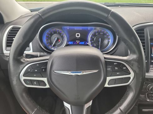 Used 2021 Chrysler 300 Touring RWD image 32