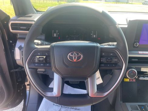New 2026 Toyota 4Runner SR5 AWD/4WD image 25