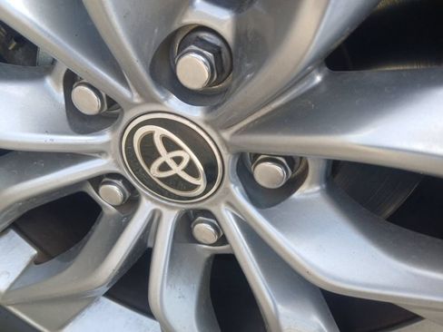 Used 2022 Toyota Avalon XLE FWD image 16