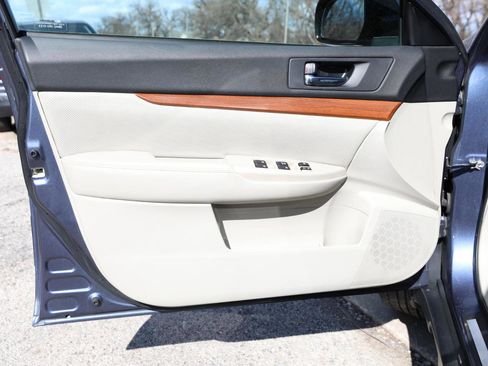 Used 2014 Subaru Outback 2.5i Limited w/ Moonroof Package image 16