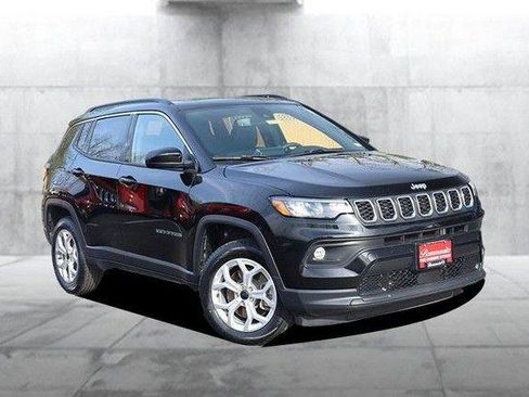 Used 2025 Jeep Compass Latitude w/ Sun & Sound Group AWD/4WD image 2