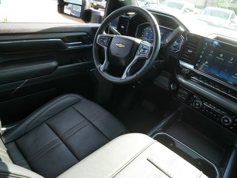 Used 2024 Chevrolet Silverado 3500 High Country w/ Z71 Off-Road Package AWD/4WD image 9