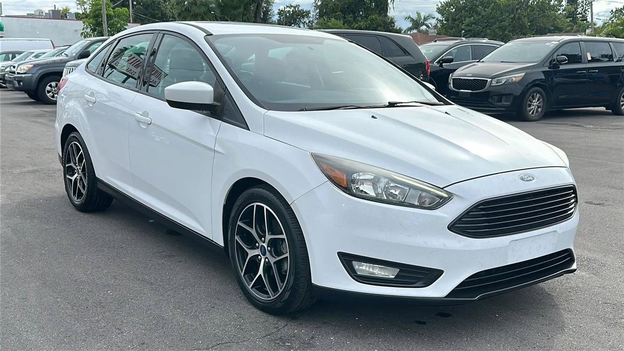 Used 2018 Ford Focus SE w/ SE Appearance Package FWD image 5