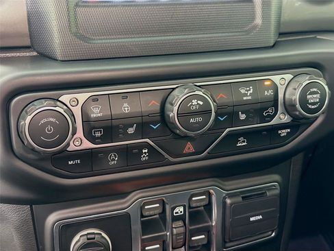 Used 2021 Jeep Wrangler Unlimited Sahara w/ LED Lighting Group image 16