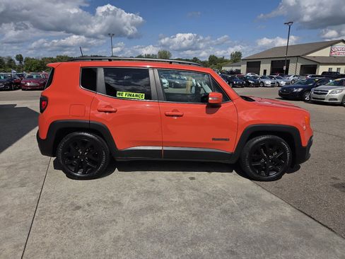 Used 2018 Jeep Renegade Altitude w/ Popular Equipment Group image 4