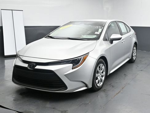 Used 2023 Toyota Corolla LE image 4