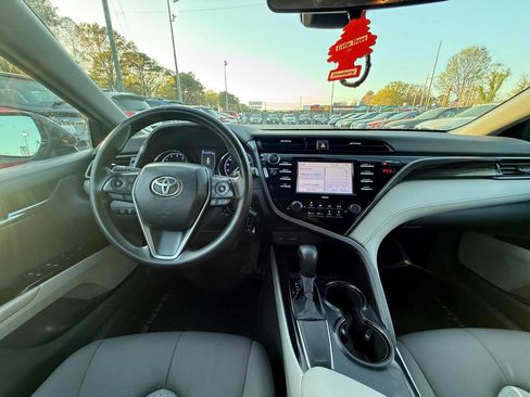 Used 2020 Toyota Camry LE image 13