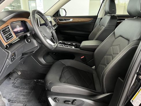 Used 2025 Volkswagen Atlas SE AWD/4WD image 12