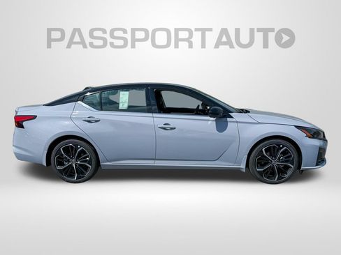 New 2026 Nissan Altima 2.5 SR w/ SR Premium Package FWD image 4
