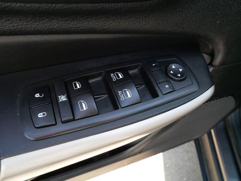 Used 2018 Jeep Cherokee Limited image 19