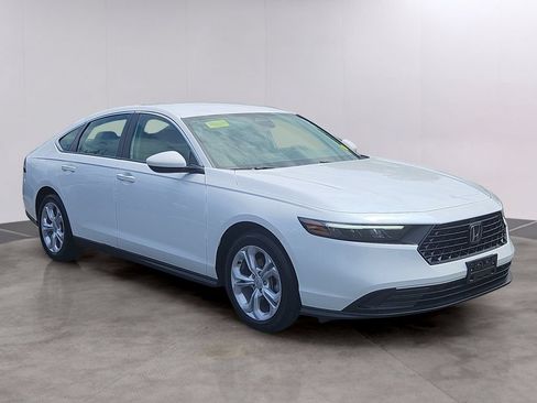 Certified 2025 Honda Accord LX image 3