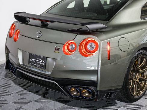 Used 2021 Nissan GT-R Premium image 7