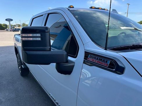 Used 2023 GMC Sierra 2500 AT4 w/ AT4 Preferred Package AWD/4WD image 10