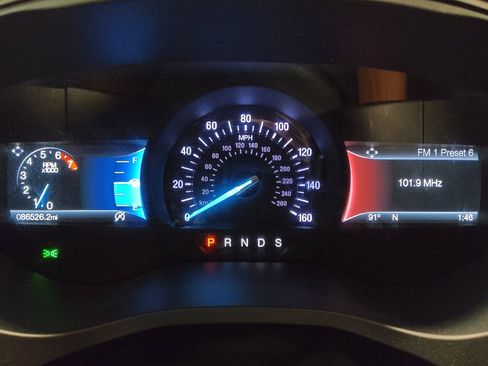 Used 2018 Ford Fusion SE w/ Fusion SE Technology Package FWD image 23
