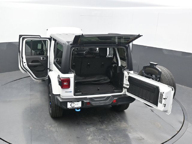 Used 2023 Jeep Wrangler Unlimited Sahara w/ Cold Weather Group AWD/4WD image 70