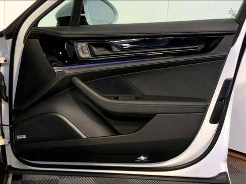 Certified 2025 Porsche Panamera 4 image 26