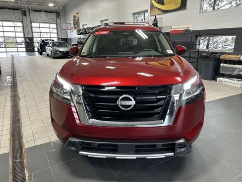 Certified 2024 Nissan Pathfinder SL image 33