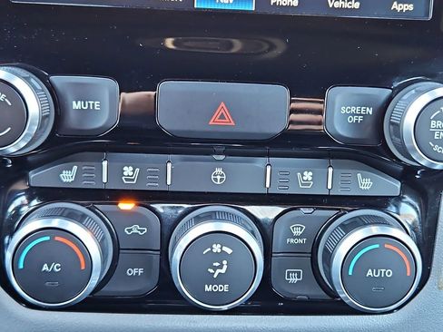 Used 2024 RAM 1500 Laramie image 21