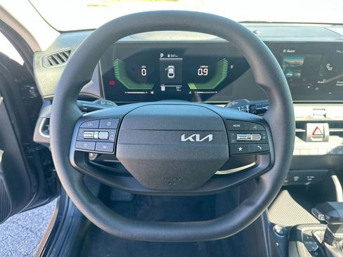 Used 2025 Kia K4 LX image 40