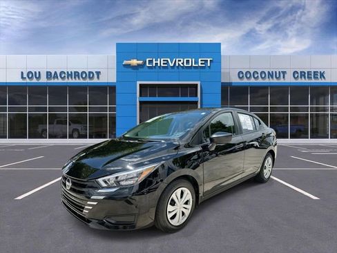 Used 2025 Nissan Versa S w/ Trunk Package FWD image 4