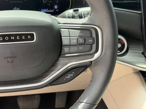 Certified 2023 Jeep Wagoneer Series III w/ Convenience Group I AWD/4WD image 22
