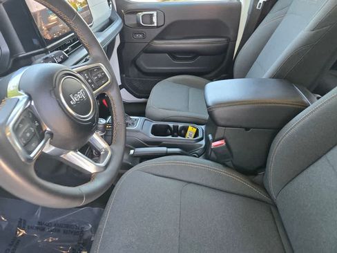 Used 2024 Jeep Wrangler Unlimited Sahara AWD/4WD image 17