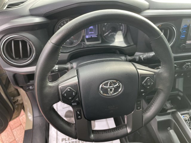 Used 2018 Toyota Tacoma TRD Off-Road AWD/4WD image 11