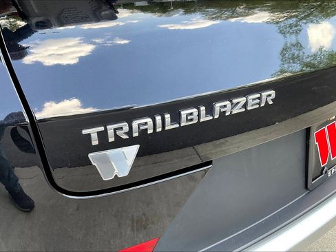 Used 2025 Chevrolet TrailBlazer LT FWD image 22