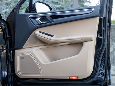 Used 2021 Porsche Macan image 50