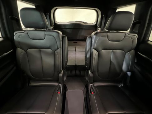Used 2025 Jeep Grand Cherokee L Limited w/ Black Appearance Package AWD/4WD image 25