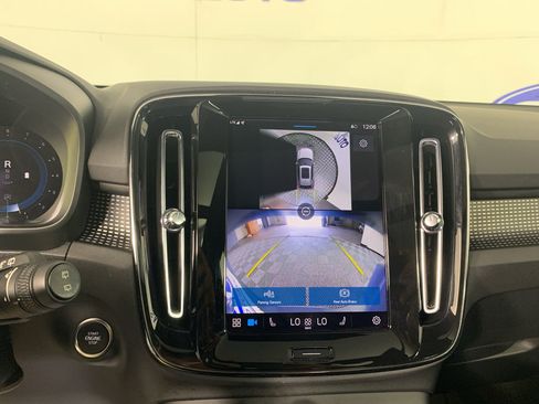 Used 2024 Volvo XC40 B5 Plus AWD/4WD image 25