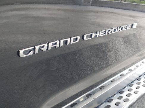 Certified 2022 Jeep Grand Cherokee L Limited RWD image 5
