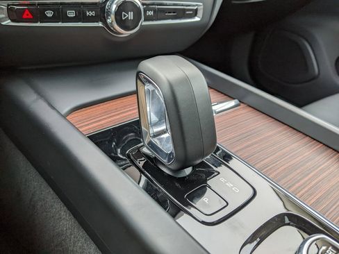 Used 2025 Volvo V60 B5 Cross Country Plus image 19