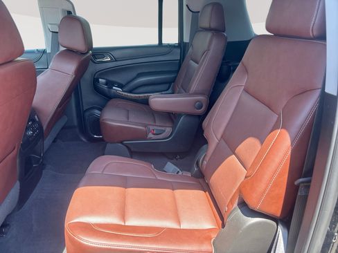 Used 2019 Chevrolet Suburban Premier w/ Premier Plus Edition AWD/4WD image 26
