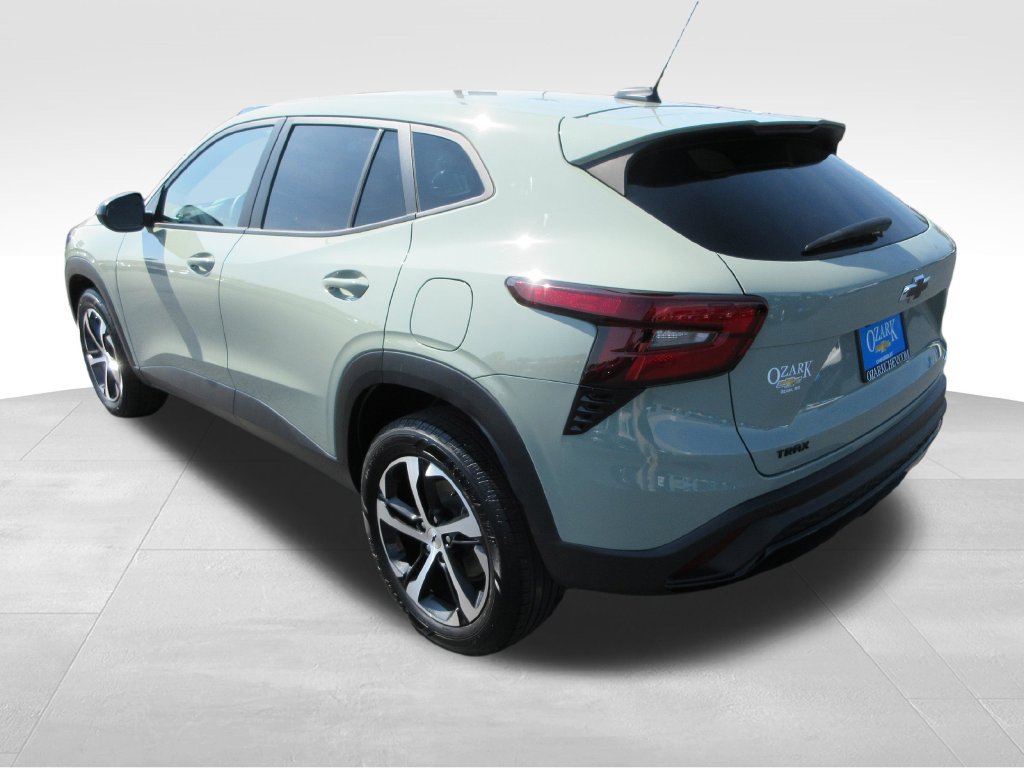 Certified 2024 Chevrolet Trax RS w/ Driver Confidence Package FWD image 3