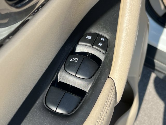 Used 2020 Nissan Rogue SV w/ Premium Package FWD image 26