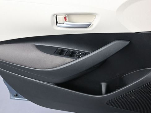 Used 2020 Toyota Corolla LE image 11