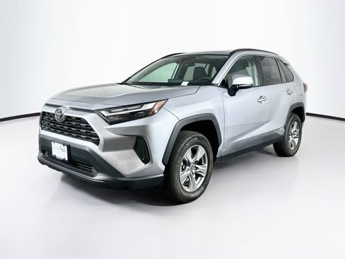 Used 2025 Toyota RAV4 XLE AWD/4WD image 3