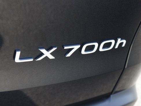 Used 2025 Lexus LX 700h Luxury image 20