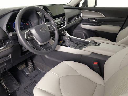 Used 2024 Toyota Grand Highlander XLE image 26