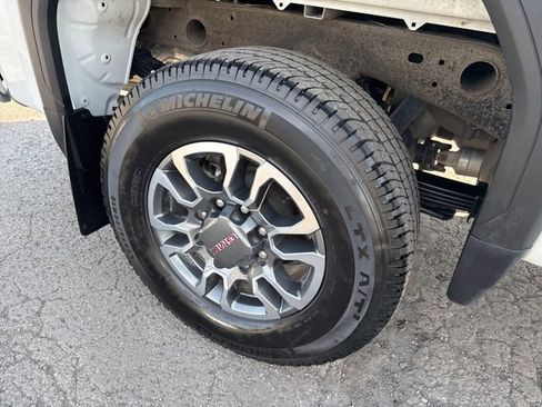 Used 2024 GMC Sierra 2500 SLE image 8